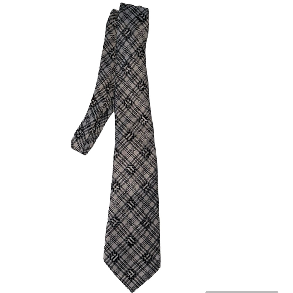 Black and gray tie